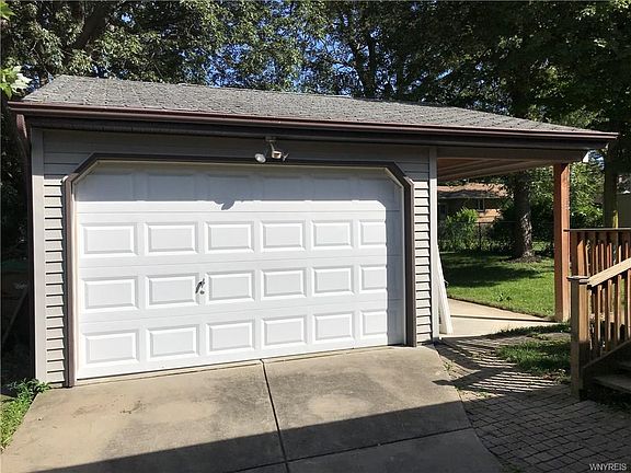 3rd image of 558 Roycroft Blvd