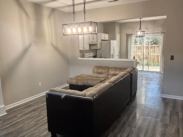 103 Chinabrook Ct — Photo 3