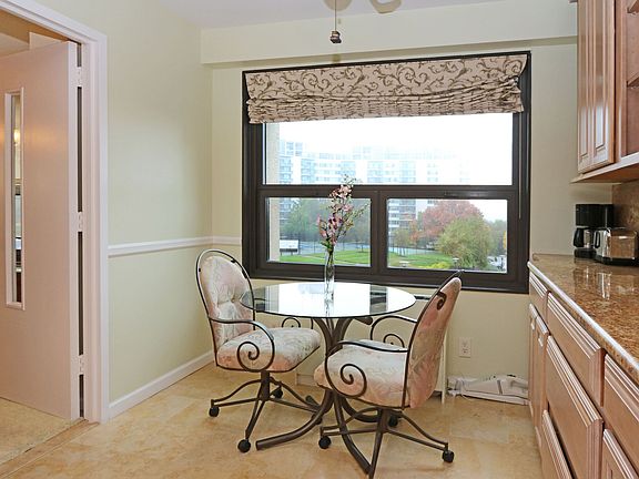 5th image of 2 Claridge Dr #2LE-223