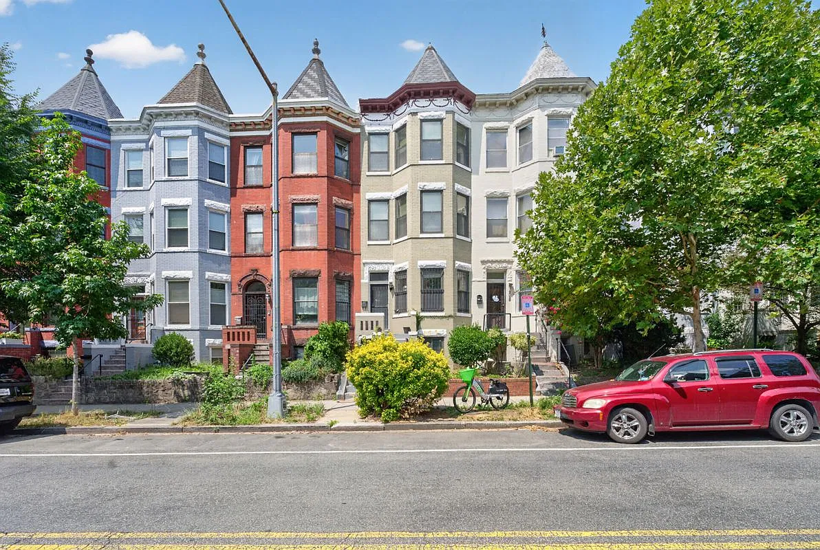 2028 1st St NW — Photo 1