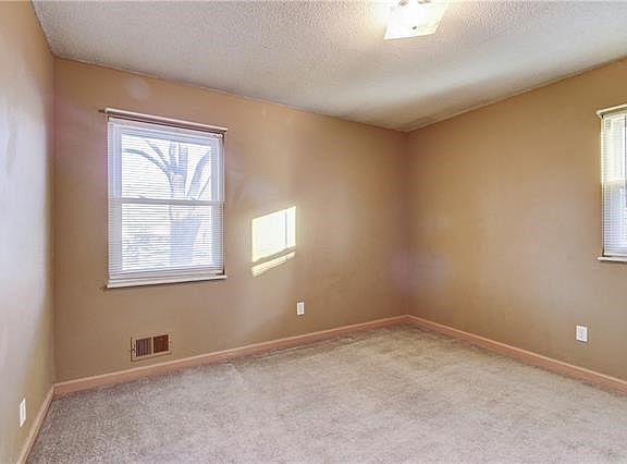 5th image of 606 NE Coronado Ave