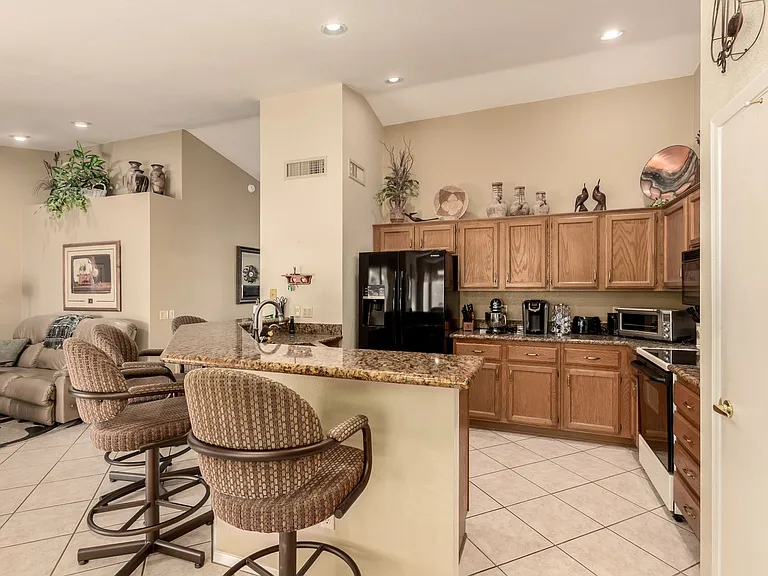 9559 E Sunburst Dr — Photo 17
