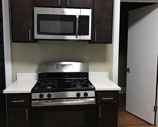 3rd image of 1843 N Hermitage Ave #1713