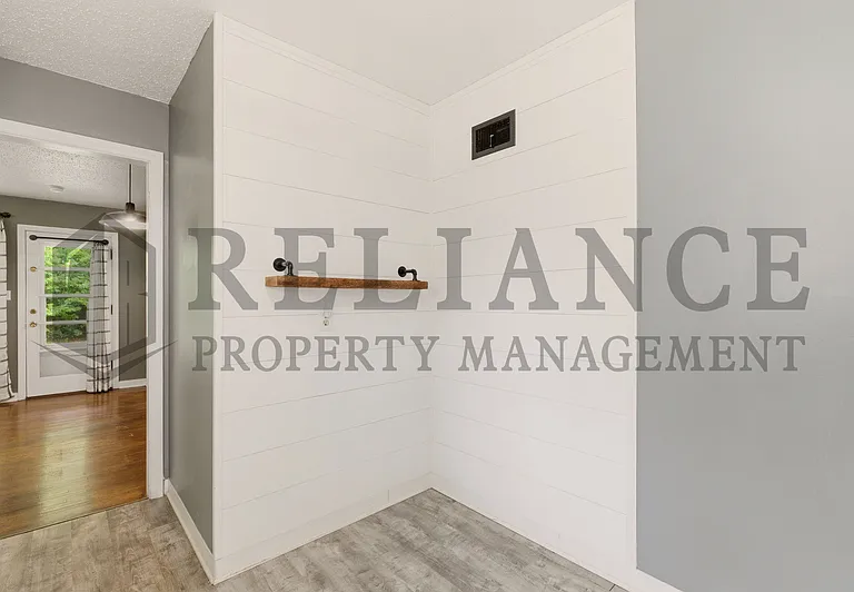 1458 N Old Manor Rd — Photo 18
