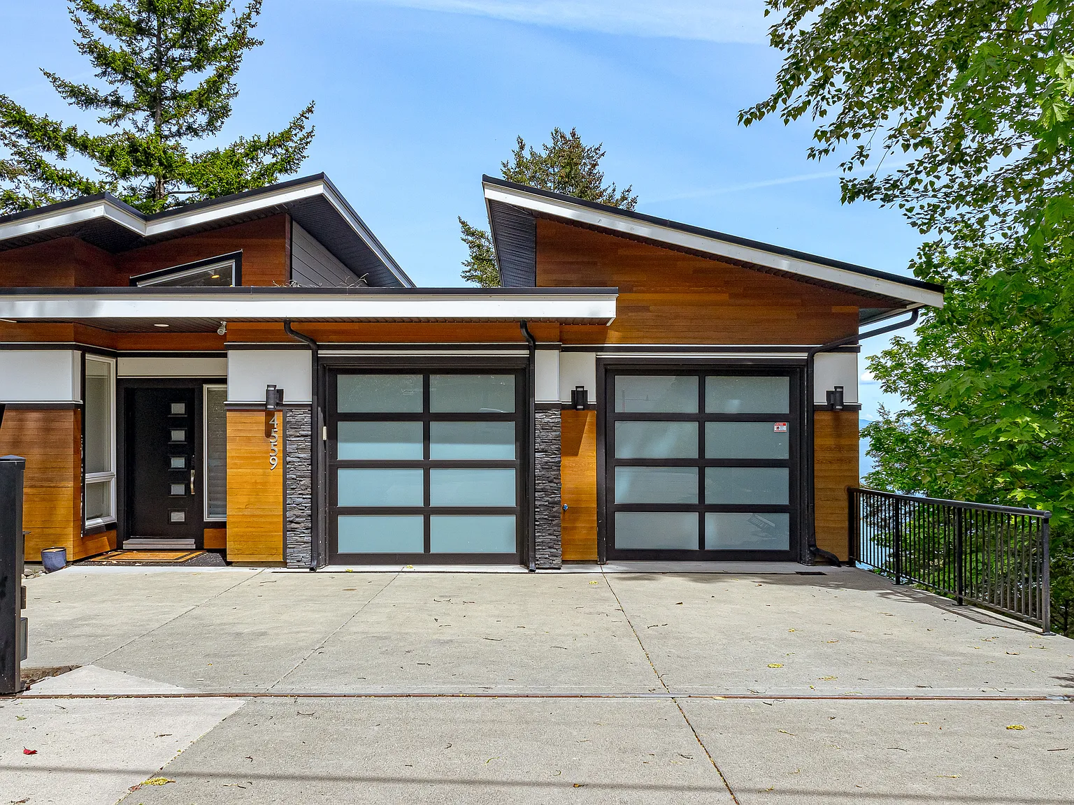 Cordova Bay Rd, Saanich — Photo 3