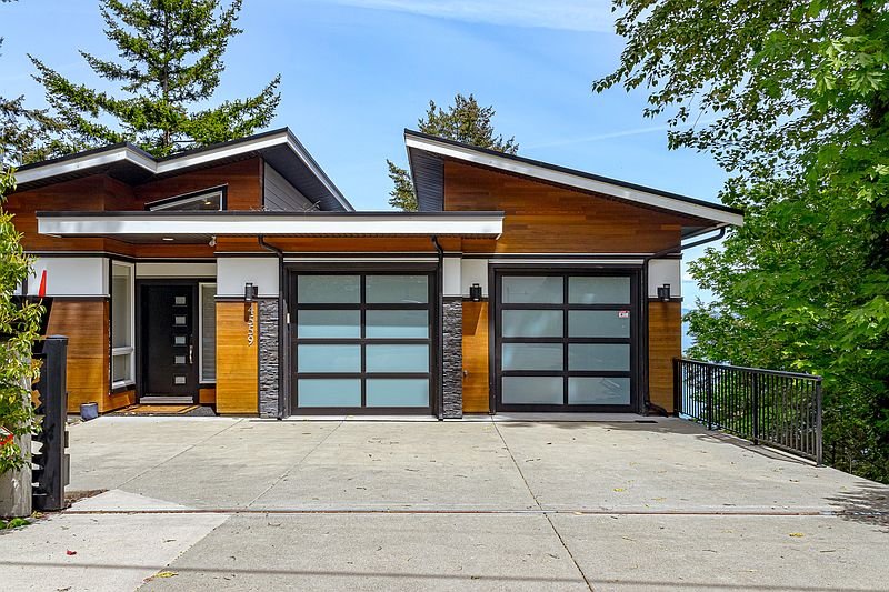 Saanich House for rent - 3 Bedrooms — photo 2