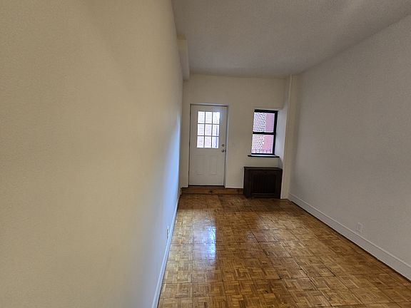 4th image of 302 W 76th St APT 4D