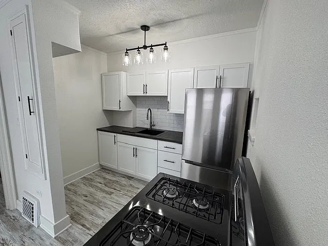 2 bed, 1.5 bath, 1550 sqft, $1,300 — Photo 2