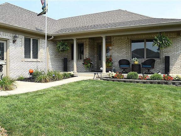 3rd image of 2474 Oak Dr