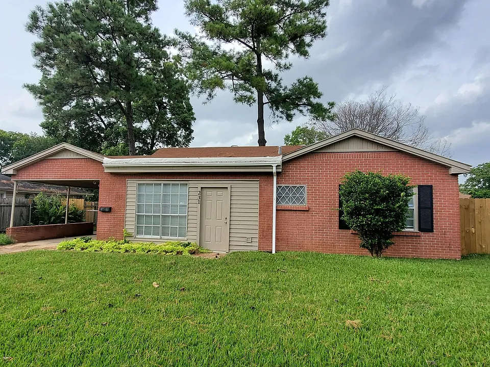 231 Lincoln Dr