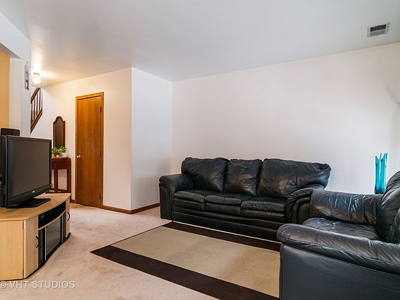 3rd image of 369 Winfield Ct #19124