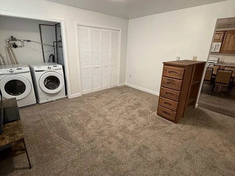 420 E Mill Rd — Photo 15