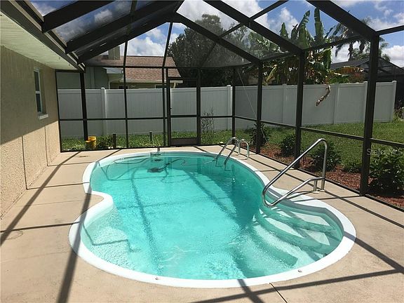 3rd image of 7900 Willow Brook Ct