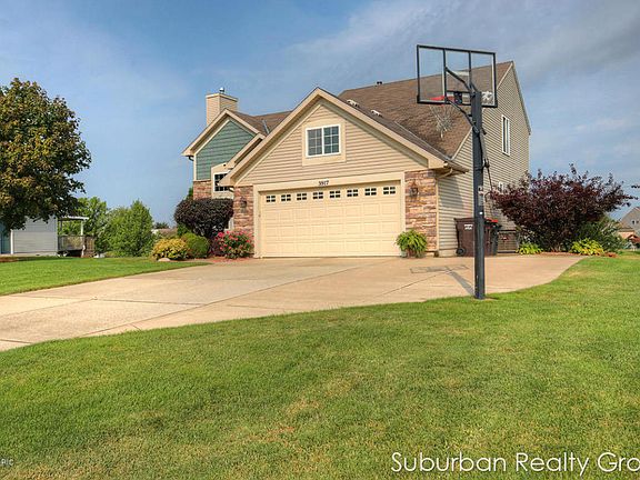 3rd image of 3917 Suntree Ave