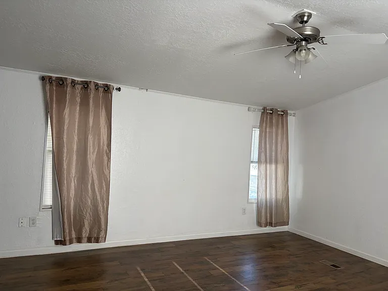 23 Paradise Ave — Photo 3