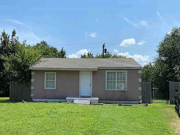 2nd image of 1225 SW 25th Pl