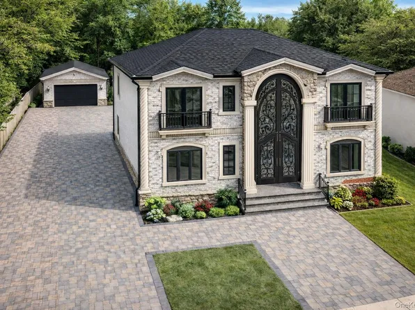 2520 Falcon Street, East Meadow, NY 11554