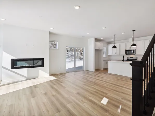 14650 Twin Lakes Cir, Burnsville, MN 55306