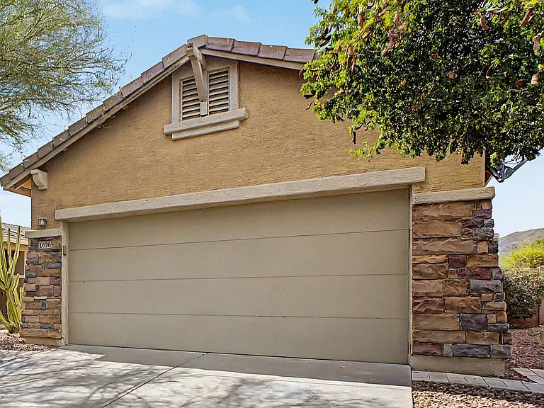 1676 W Morse Dr — Photo 6