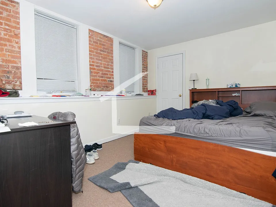 77 Gibbs St #1