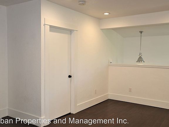 3rd image of 3439 Oak Knoll Dr