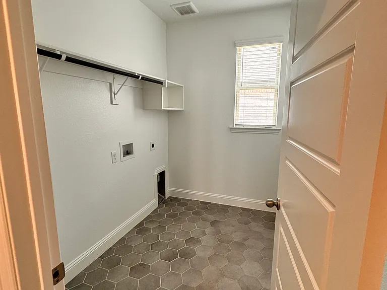 1091 Putnam Dr — Photo 18