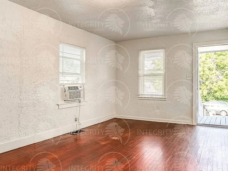 4411 S Benton Ave — Photo 11