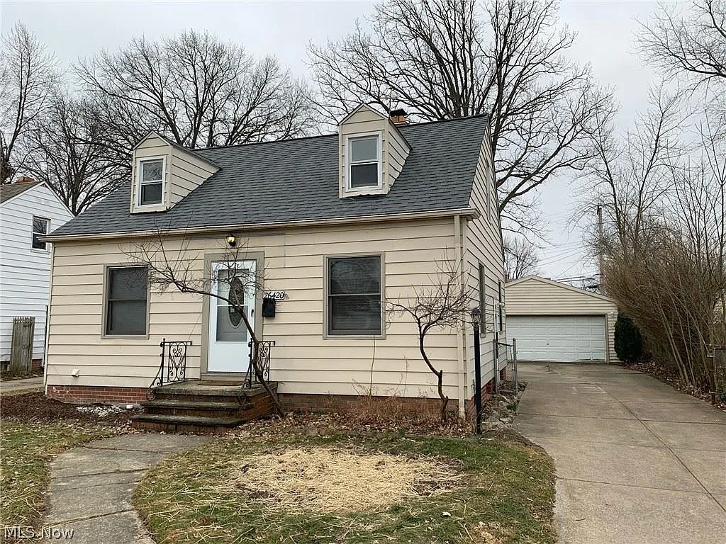 26420 Zeman Ave photo 1