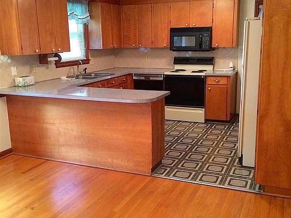 4th image of 127 Phillips Cir