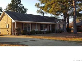 287 Meadowview Dr, Elmore, AL 36025