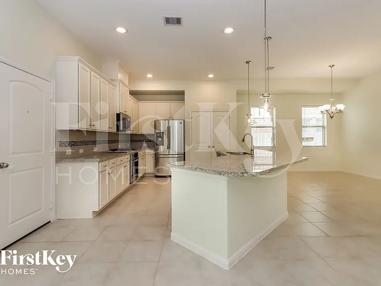 23810 Via Viale Dr — Photo 5