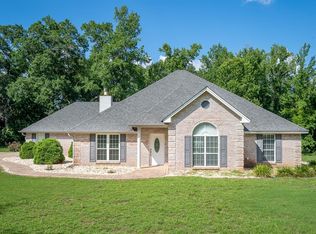 190 Richfield Ct, Deatsville, AL 36022