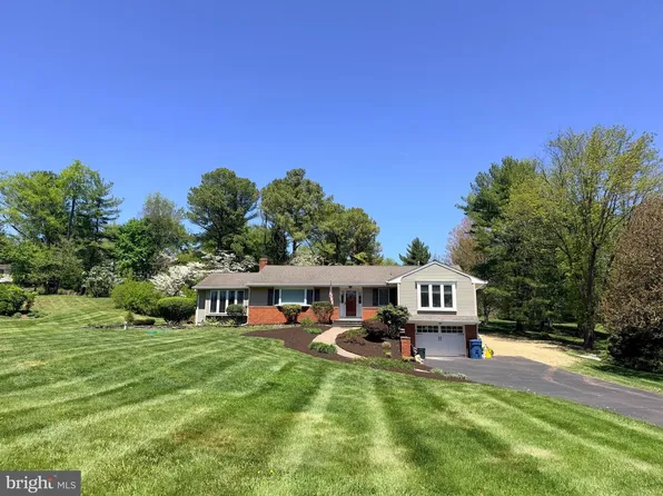 6 State Park Dr, Titusville, NJ 08560