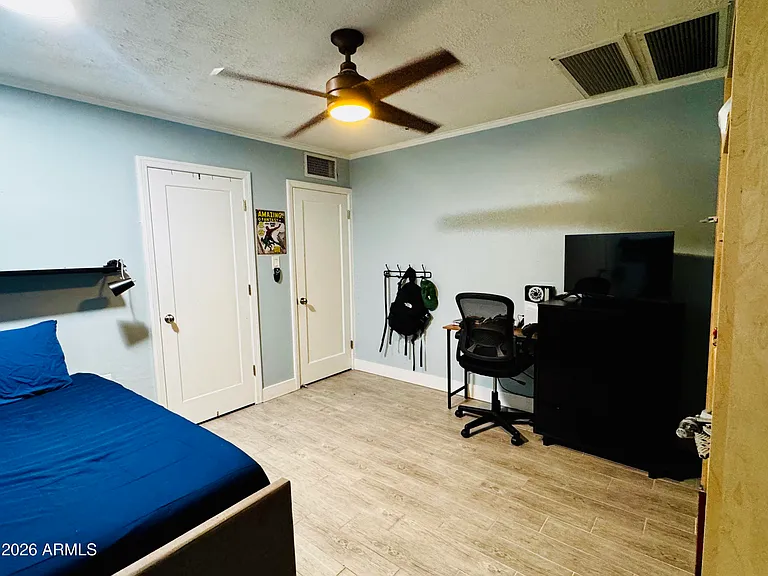 705 W Wilshire Dr — Photo 16