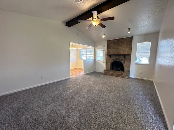 1009 NW 8th St, Moore, OK 73160