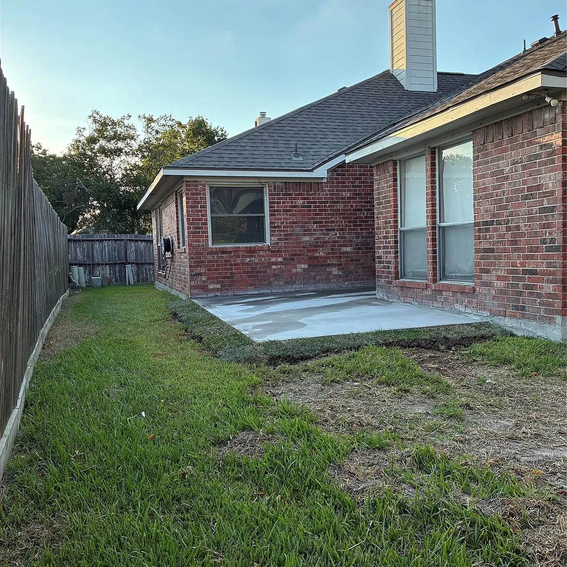 4 bed, 2.0 bath, 2164 sqft, $2,200 — Photo 2