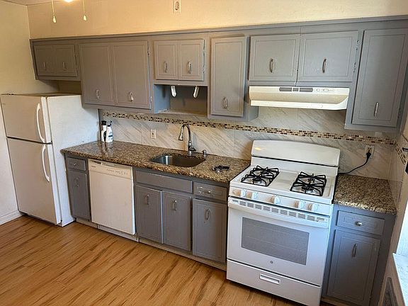 4th image of 132-142 Franklin St #1