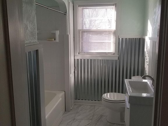 3rd image of 341 N Clark St APT 1