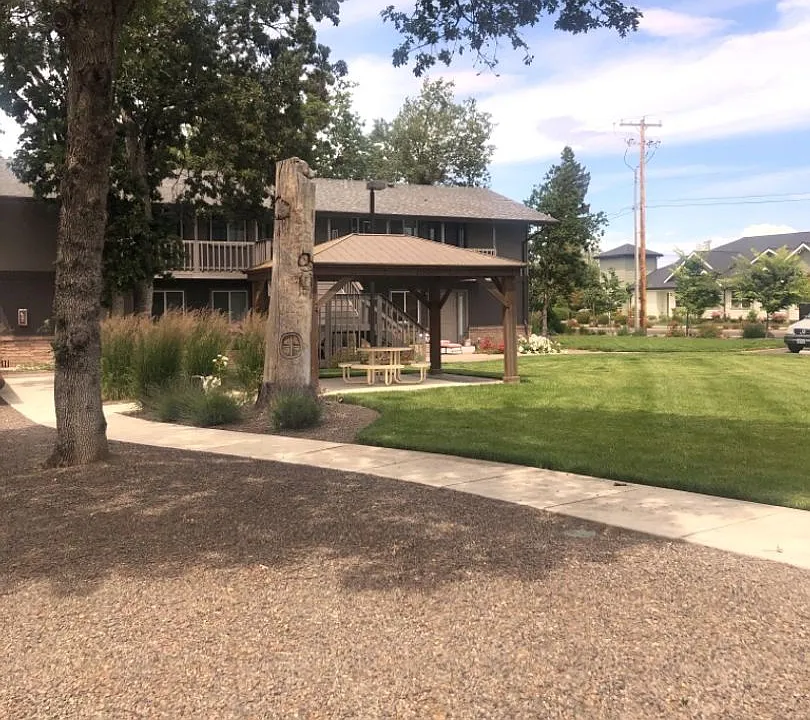 102 Oak Grove Rd