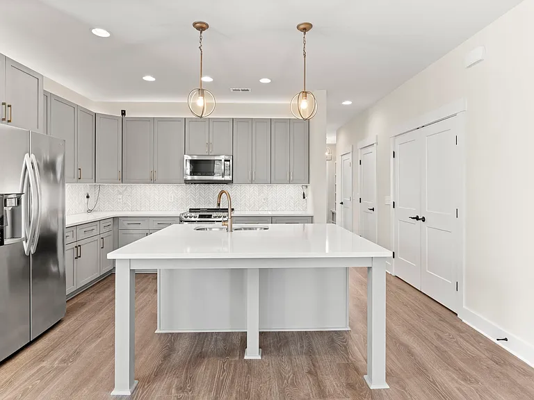 2045 Oakwood Ave — Photo 10