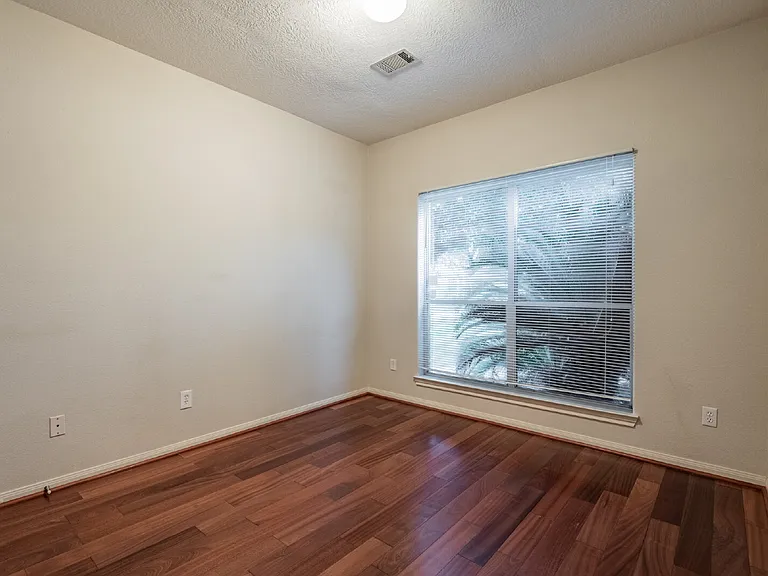 9438 Ashville Dr — Photo 4