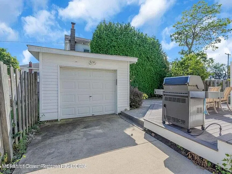 321 14th Ave — Photo 26