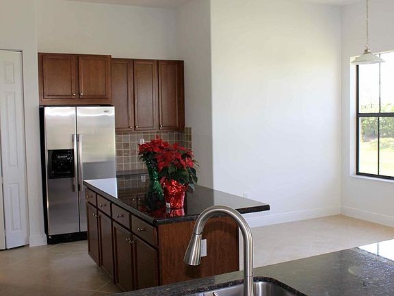 breakfast area by the kitchen