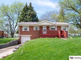 7116 Blue Ridge Dr, Bellevue, NE 68147