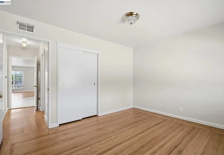930 Castle St — Photo 21