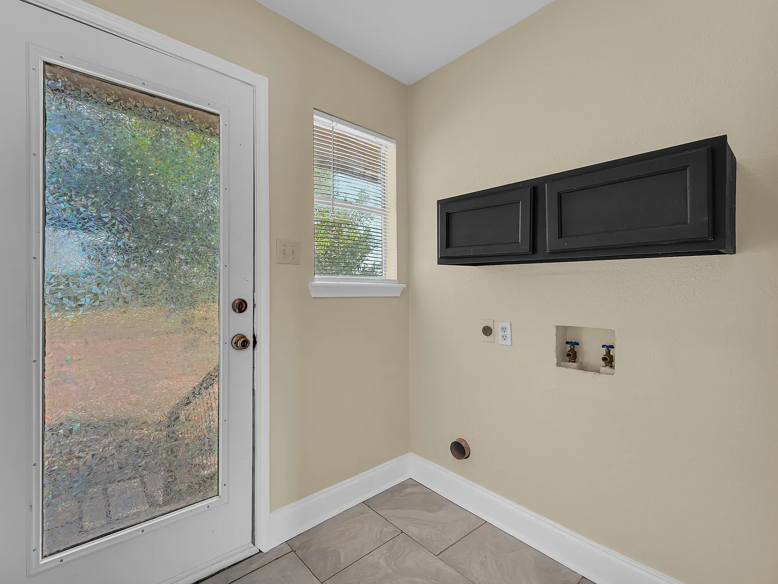 3 bed, 1300 sqft, $2,500 — Photo 3
