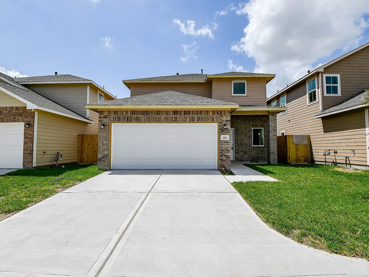 4 bed, 2.5 bath, 1776 sqft, $2,200 — Photo 2