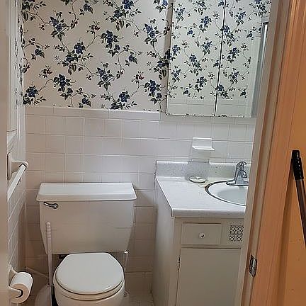 4th image of 12 Sandown Ln