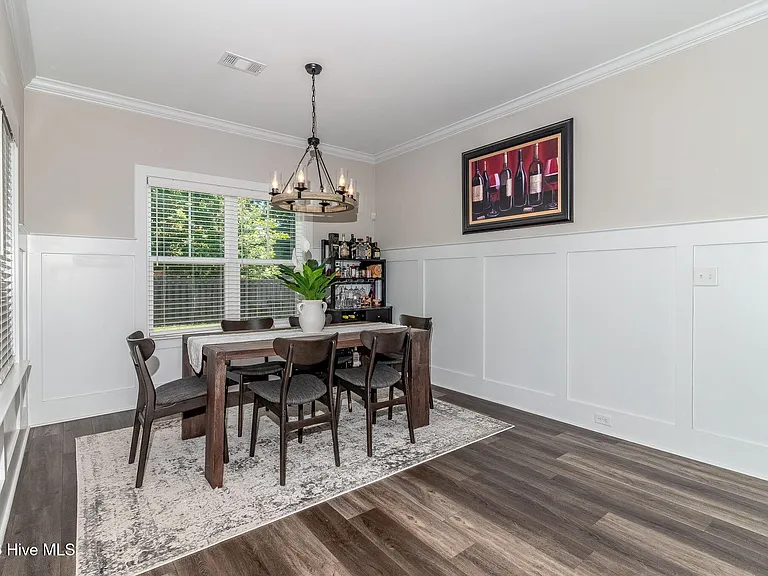 2630 Laurens St — Photo 13