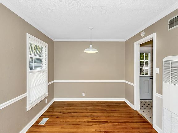 4th image of 3129 Hale Dr SW